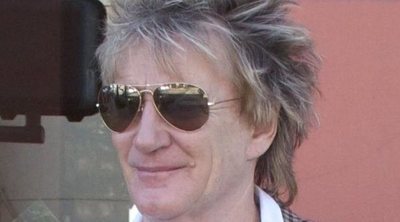 La mujer de Rod Stewart admite que sus hijos sufren acoso por la fama de su padre