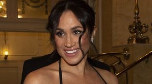 Meghan Markle presume de embarazo con un atrevido y criticado look durante la Royal Variety 2018