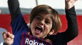 Milan y Sasha Piqué, dos terremotos viendo jugar a su papá Gerard Piqué