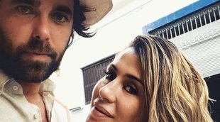 Unas chanclas personalizadas y mucho secretismo: Así ha sido la íntima boda de Elena Tablada y Javier Ungría