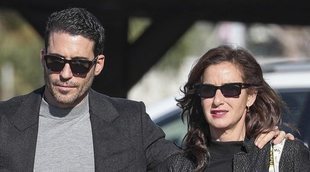 Miguel Ángel Silvestre, arropado por Belén López en el entierro de su padre