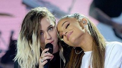 Miley Cyrus confiesa cuál fue el mensaje que le envió a Ariana Grande tras su ruptura con Pete Davidson