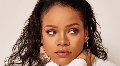 Rihanna demanda a su padre por promover una empresa a costa de su nombre