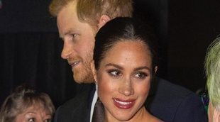 Meghan Markle lo ha vuelto a hacer: vestidazo de gala y la mano sobre su tripa de embarazada