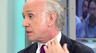 Eduardo Inda finge una supuesta agresión por parte de una cámara y 'Todo es mentira' lo desmiente