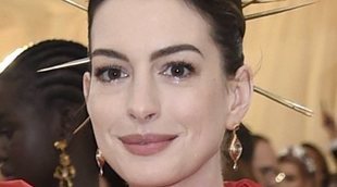 Anne Hathaway explica los motivos por los que va a estar 18 años sin beber alcohol