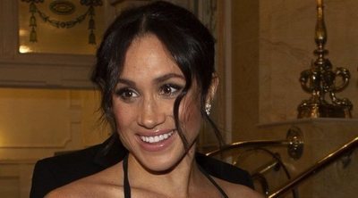 Meghan Markle se emociona al sentir las pataditas de su bebé en un acto oficial