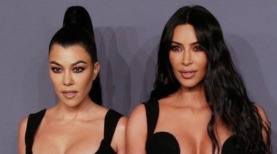 Kourtney y Kim Kardashian deslumbran en la gala amFAR 2019 de Nueva York