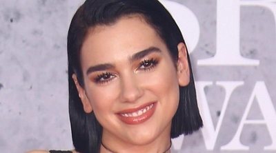 Dua Lipa, Hugh Jackman y Lily Allen brillan en la alfombra roja de los Brit Awards 2019