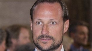 Haakon de Noruega entra en quirófano para ser operado del oído