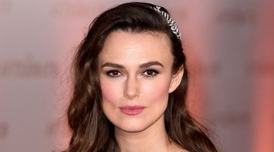 Keira Knightley toca 'Despacito' con sus dientes