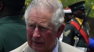 El enfado del Príncipe Carlos al ser pillado en bañador durante su viaje a Barbados con Camilla Parker