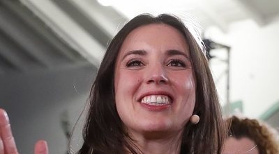 Irene Montero presume de barriguita en un acto de Podemos