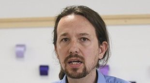 Colocan una bandera de Vox delante de la casa de Pablo Iglesias