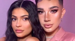 James Charles reaparece acompañando a Kylie Jenner en uno de los momentos más importantes