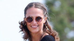 Alicia Vikander estrena el verano en las playas de Ibiza