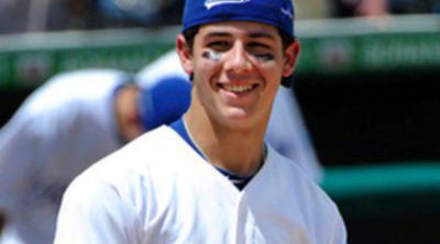 Nick Jonas se divierte con sus amigos jugando al softball en Central Park