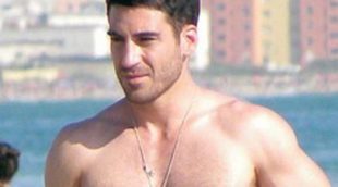 Miguel Ángel Silvestre presume de cuerpo y se divierte en Ibiza sin Blanca Suárez