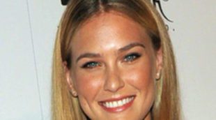 Bar Refaeli y Dani Alves mantienen un discreto romance desde hace cuatro meses