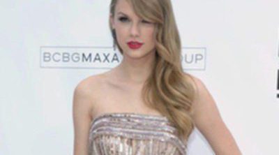 Taylor Swift acompaña a su novio Conor a visitar la tumba de su madre junto al clan Kennedy