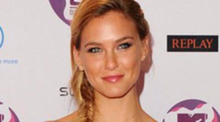 El futbolista Dani Alvés desmiente su noviazgo con Bar Refaeli