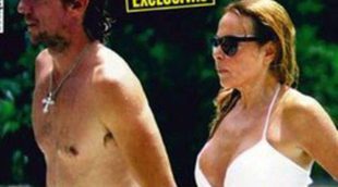 Ana Obregón y Colate pasan un divertido día en la playa de Miami junto a su hijo Andrea Nicolás