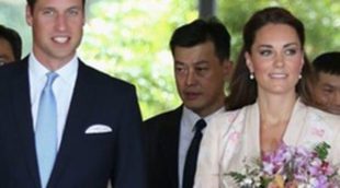 El Príncipe Guillermo y Kate Middleton comienzan su gira en Singapur con una visita al Jardín Botánico