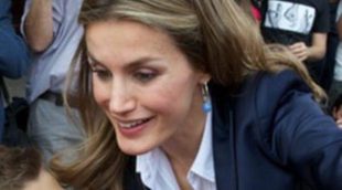 Agridulce apertura del Curso Escolar para los Príncipes: de los silbidos de los manifestantes al cumpleaños feliz a Letizia