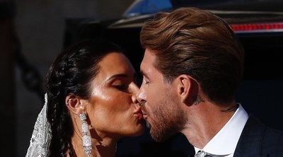 El primer beso de Sergio Ramos y Pilar Rubio como marido y mujer tras su boda en la Catedral de Sevilla