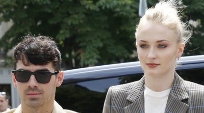 Joe Jonas y Sophie Turner se tatúan el retrato de su perro Waldo tras su muerte