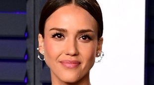 Hackean las redes sociales de Jessica Alba y las llenan de comentarios racistas y homófobos