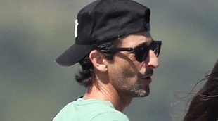 Adrien Brody disfruta de unas vacaciones en Saint Tropez con sus amigos