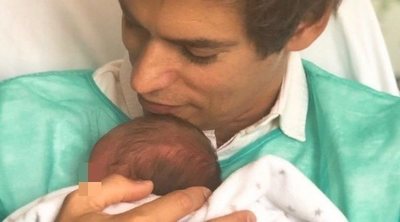 Carlos Baute y Astrid Klisans presentan a su hija Álisse