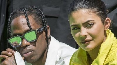 Travis Scott llena el suelo de la casa de Kylie Jenner con pétalos de rosa por su 22 cumpleaños