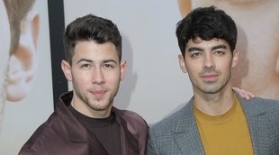 Nick y Joe Jonas disfrutan de una agradable jornada de golf antes de comenzar la gira