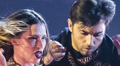 David Bustamante sorprende sacando a bailar a Yana Olina en uno de sus conciertos