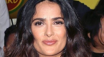 Salma Hayek etiqueta por error a Cole Sprouse como actor de 'Stranger Things' y no de 'Riverdale'