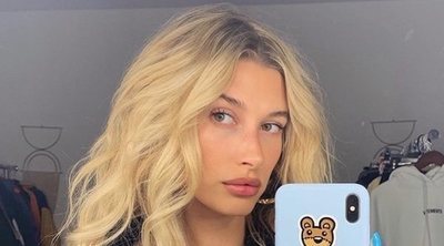 Hailey Baldwin se tatúa el último disco de Taylor Swift creando polémica entre los fans de Justin Bieber