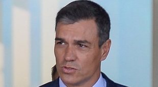 Pedro Sánchez y Begoña Gómez visitan al Rey Juan Carlos en el hospital tras el paso de la Familia Real