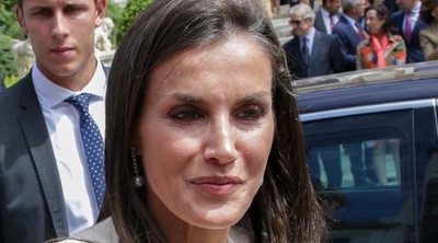 La gran reprimenda de la Reina Letizia a un escolta tras tropezarse con un escalón: "¡Casi me mato!"