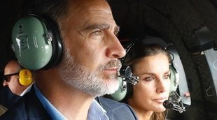 Los Reyes Felipe y Letizia visitan en helicóptero las zonas más afectadas de Gran Canaria por los incendios