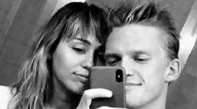 El beso de Miley Cyrus y Cody Simpson que confirma su relación