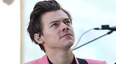 Harry Styles revela que guarda la ropa de sus conciertos en una especie de nevera con vigilancia 24 horas