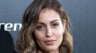 Hiba Abouk habla sobre su embarazo en un evento a favor de la infancia: "No será hijo único"