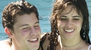 Shawn Mendes y Camila Cabello se hacen un tatuaje juntos