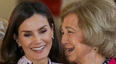 La Reina Letizia y la Reina Sofía, cómplices y sonrientes en su visita al Rastrillo Nuevo Futuro 2019