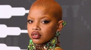 La modelo Slick Woods revela que está recibiendo quimioterapia por un cáncer desconocido