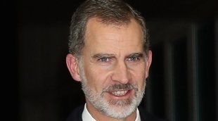 Los Reyes Felipe y Letizia entregan los Mariano de Cavia mientras Pedro Sánchez y Begoña Gómez visitan a la Reina Isabel