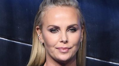 Charlize Theron muestra su descontento por la falta de nominaciones a directoras en los Globos de Oro