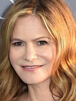 Jennifer Jason Leigh